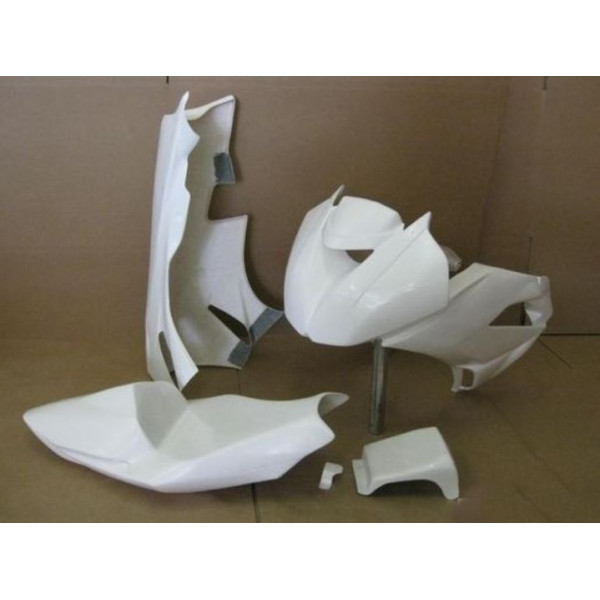 Les carénages polyester pour Kawasaki ZX6R 2009-2015 sont fabriqués en mat de verre et résine polyester avec des renforts en car