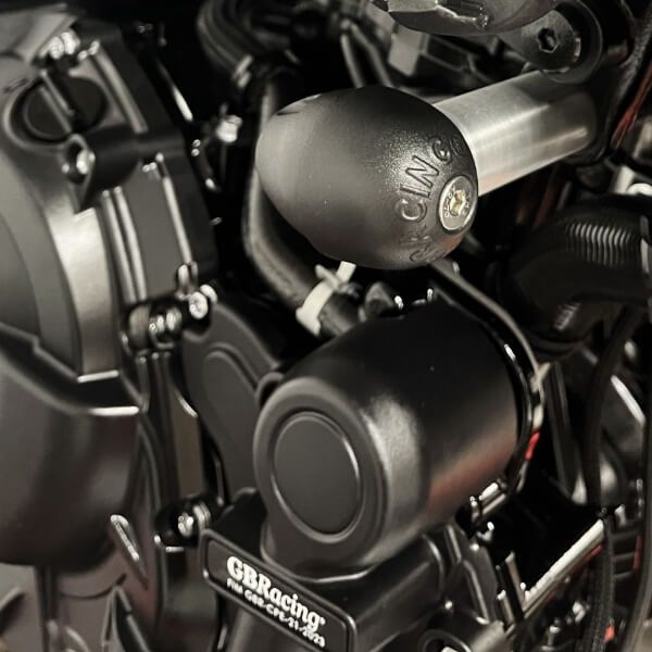 Tampons de protection Race GB Racing pour Suzuki GSX-8S 23